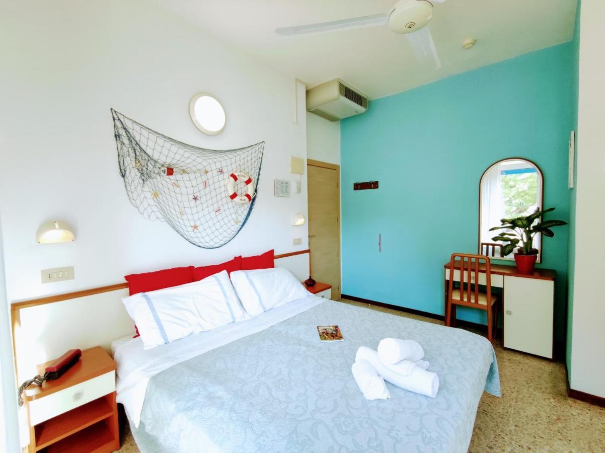 Hotel Adria B&B - Colazione Fino Alle 12 Misano Adriatico Ngoại thất bức ảnh