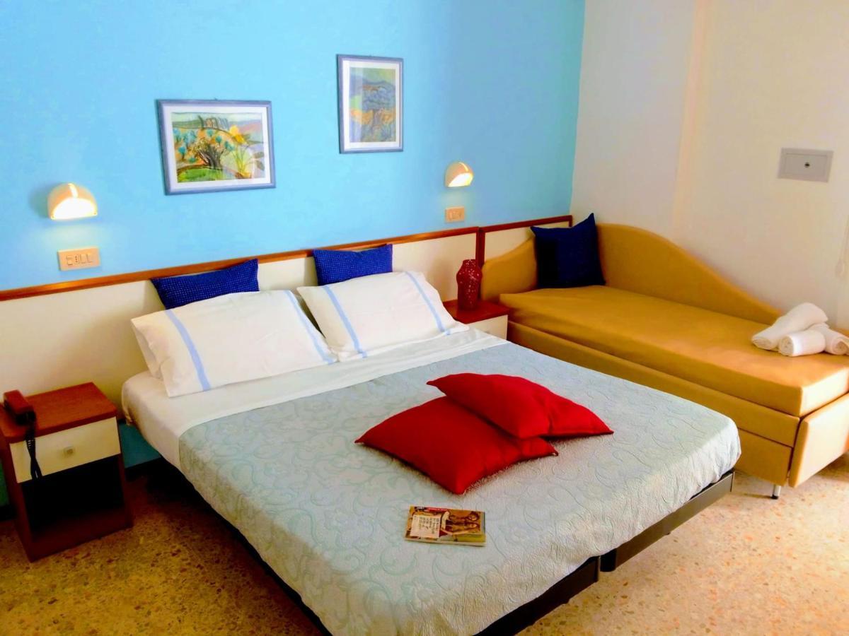 Hotel Adria B&B - Colazione Fino Alle 12 Misano Adriatico Ngoại thất bức ảnh