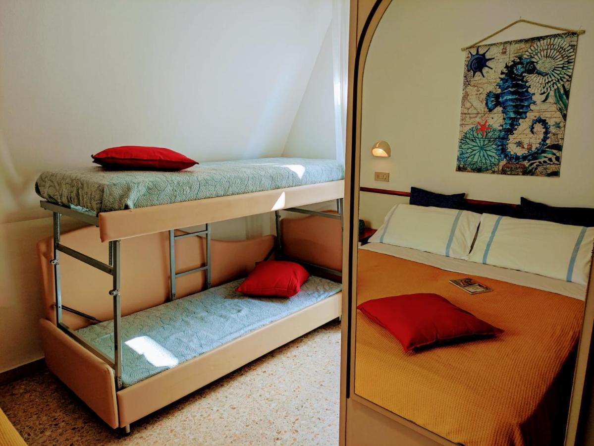 Hotel Adria B&B - Colazione Fino Alle 12 Misano Adriatico Ngoại thất bức ảnh