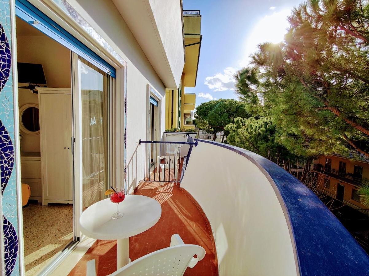 Hotel Adria B&B - Colazione Fino Alle 12 Misano Adriatico Ngoại thất bức ảnh