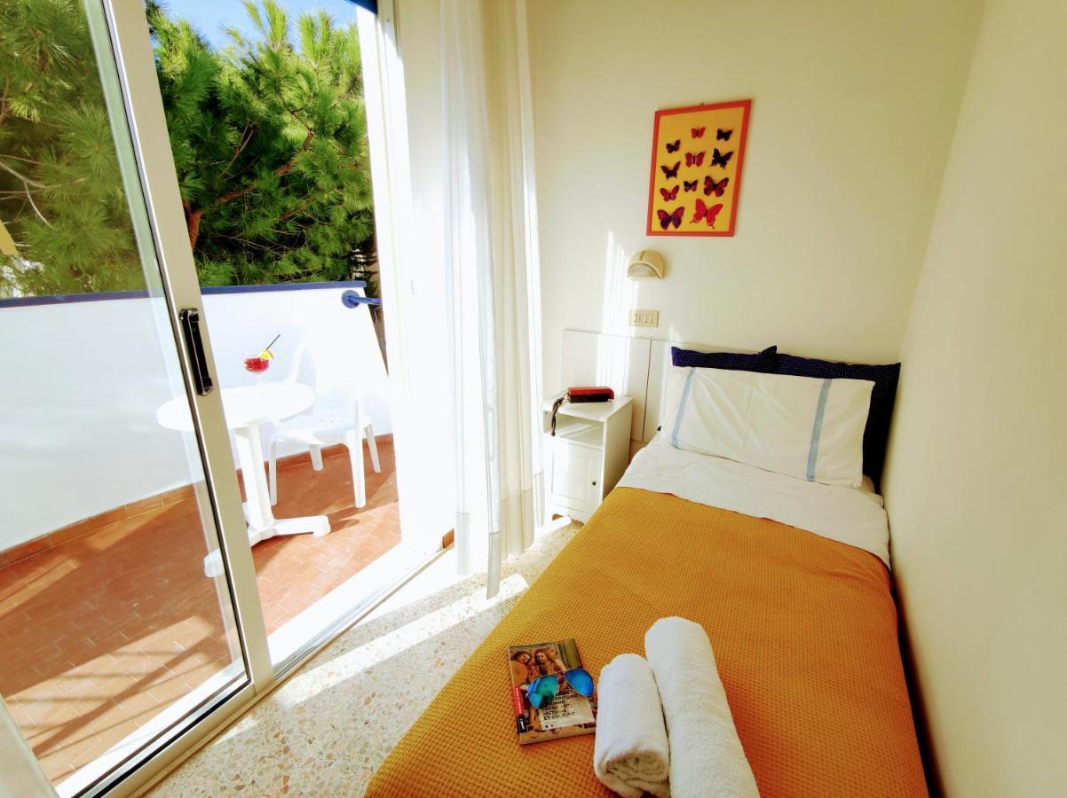 Hotel Adria B&B - Colazione Fino Alle 12 Misano Adriatico Ngoại thất bức ảnh