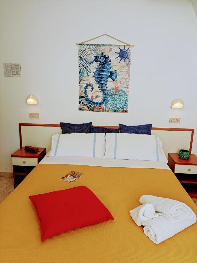 Hotel Adria B&B - Colazione Fino Alle 12 Misano Adriatico Ngoại thất bức ảnh