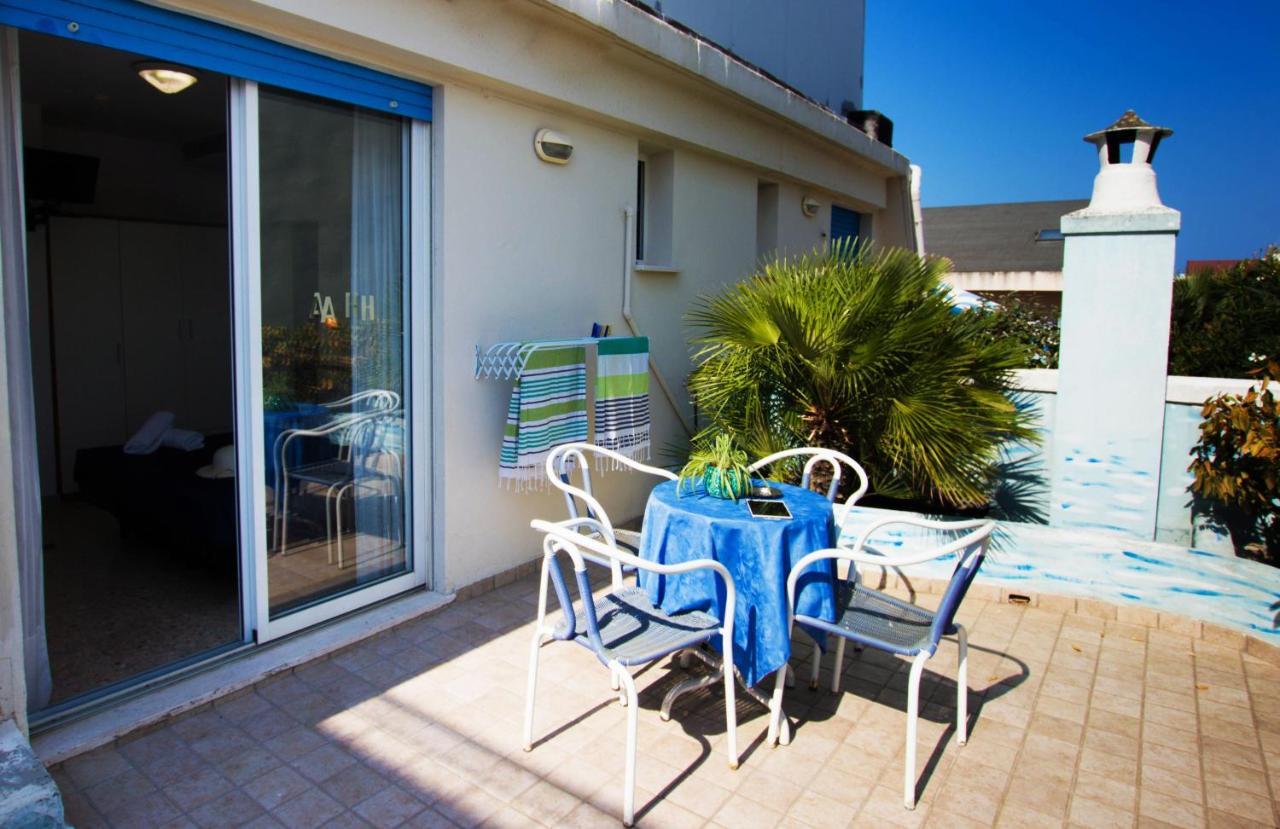 Hotel Adria B&B - Colazione Fino Alle 12 Misano Adriatico Ngoại thất bức ảnh