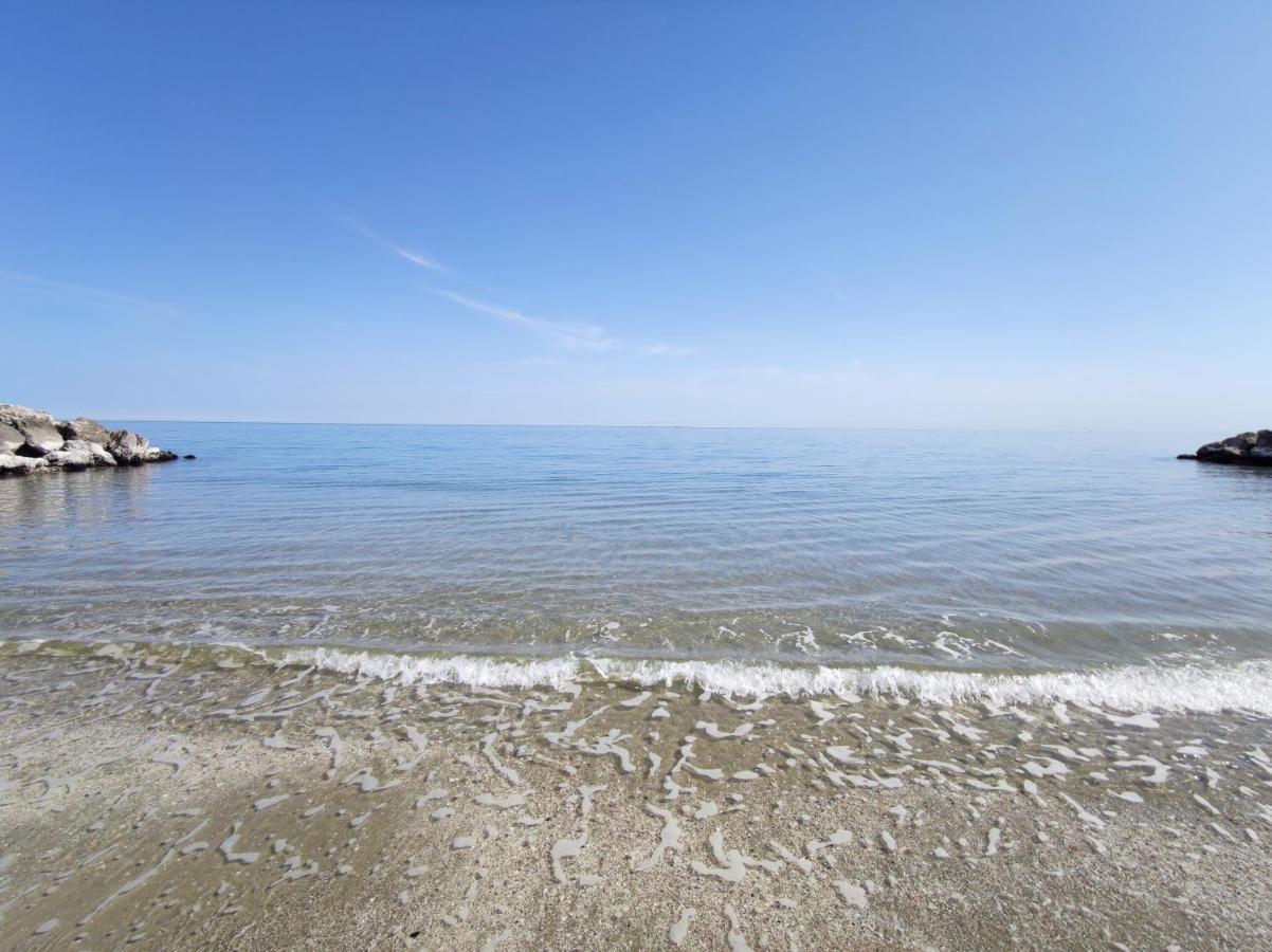 Hotel Adria B&B - Colazione Fino Alle 12 Misano Adriatico Ngoại thất bức ảnh