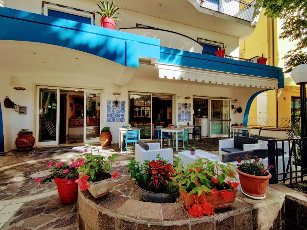Hotel Adria B&B - Colazione Fino Alle 12 Misano Adriatico Ngoại thất bức ảnh