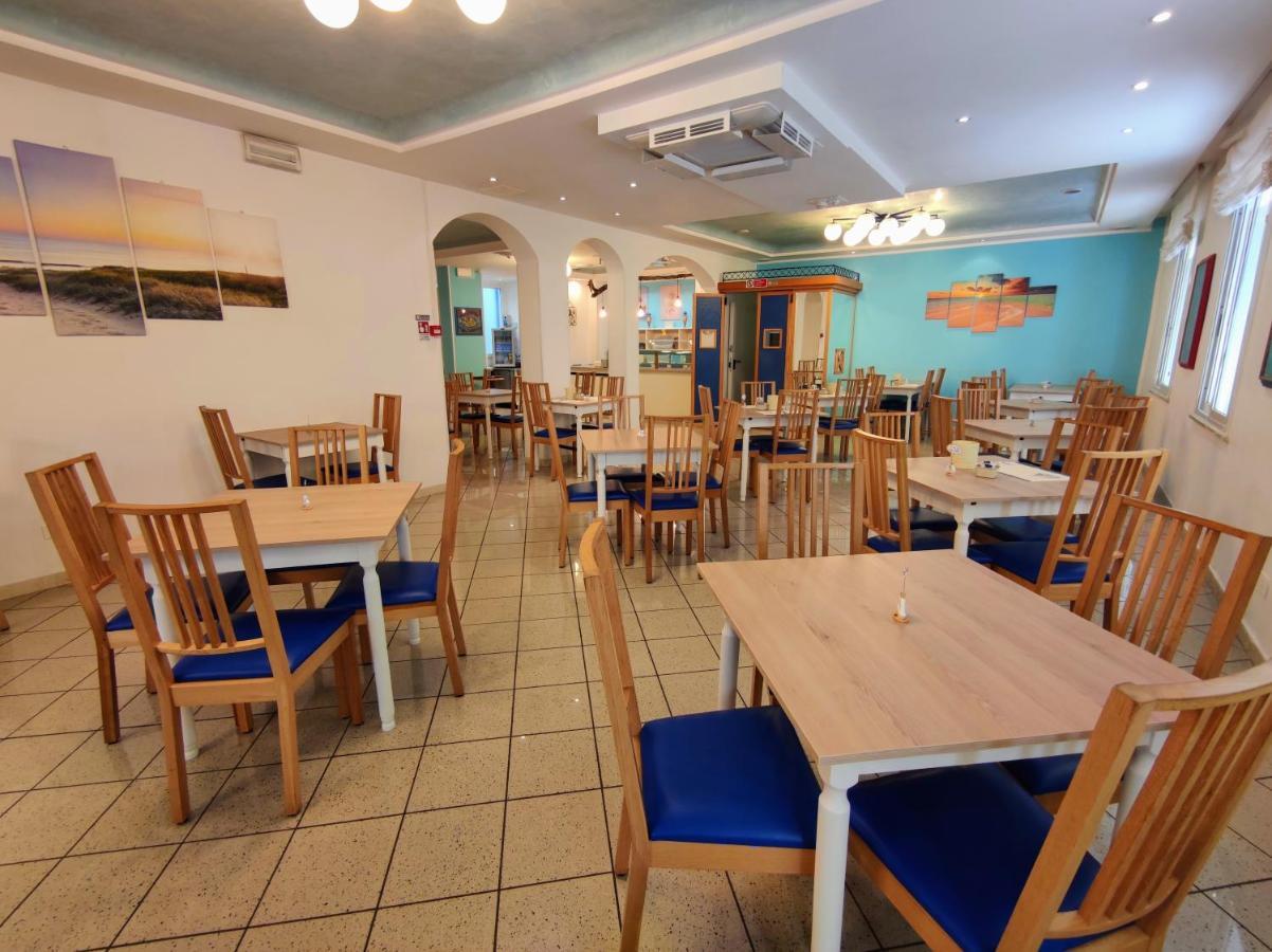 Hotel Adria B&B - Colazione Fino Alle 12 Misano Adriatico Ngoại thất bức ảnh