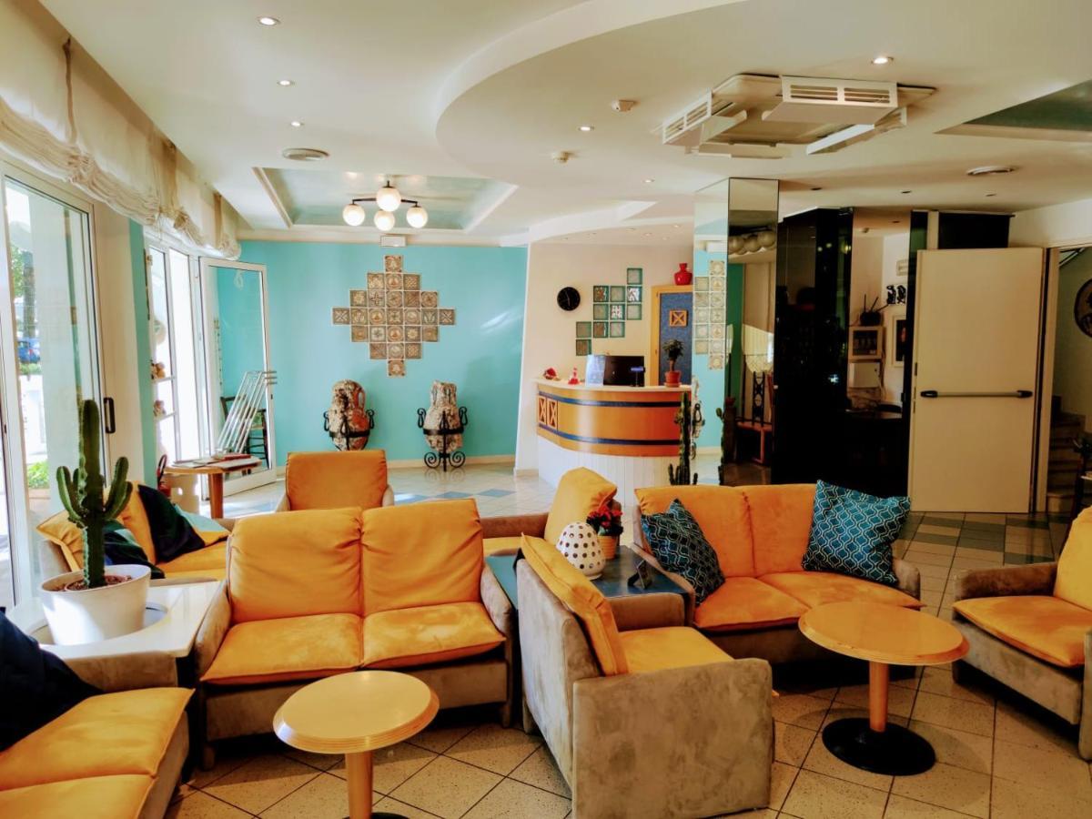 Hotel Adria B&B - Colazione Fino Alle 12 Misano Adriatico Ngoại thất bức ảnh
