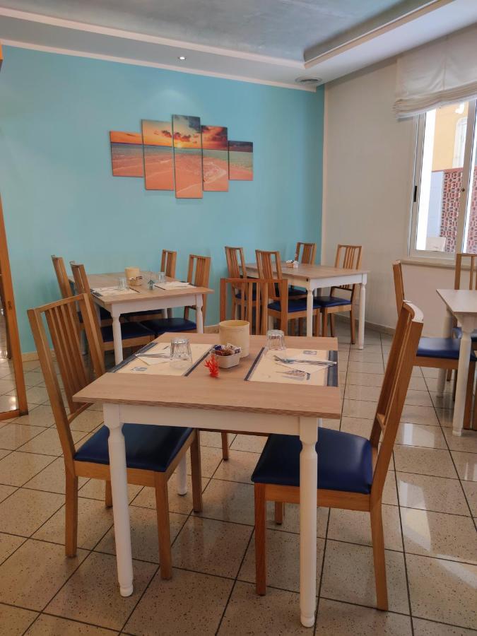 Hotel Adria B&B - Colazione Fino Alle 12 Misano Adriatico Ngoại thất bức ảnh