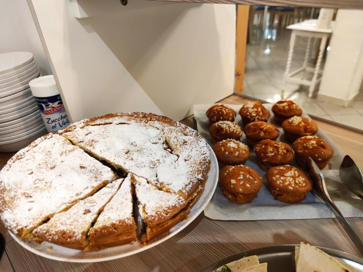 Hotel Adria B&B - Colazione Fino Alle 12 Misano Adriatico Ngoại thất bức ảnh