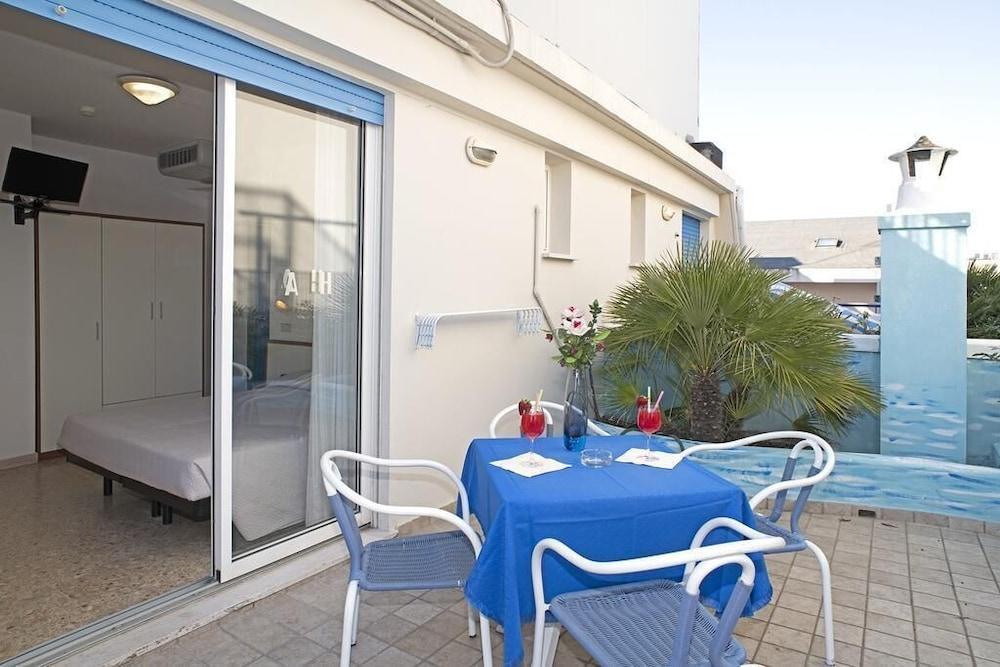 Hotel Adria B&B - Colazione Fino Alle 12 Misano Adriatico Ngoại thất bức ảnh