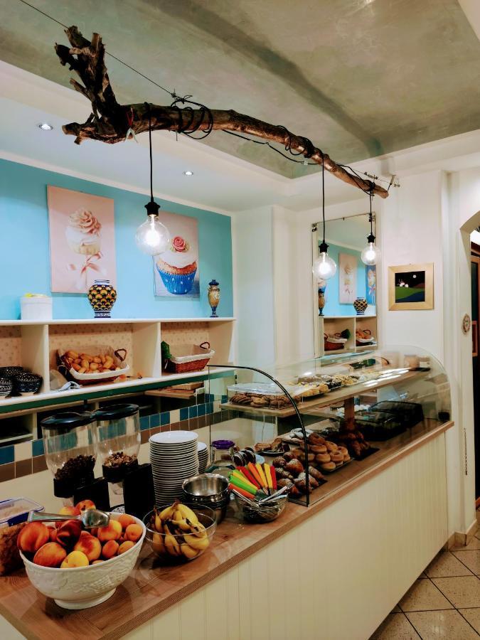 Hotel Adria B&B - Colazione Fino Alle 12 Misano Adriatico Ngoại thất bức ảnh