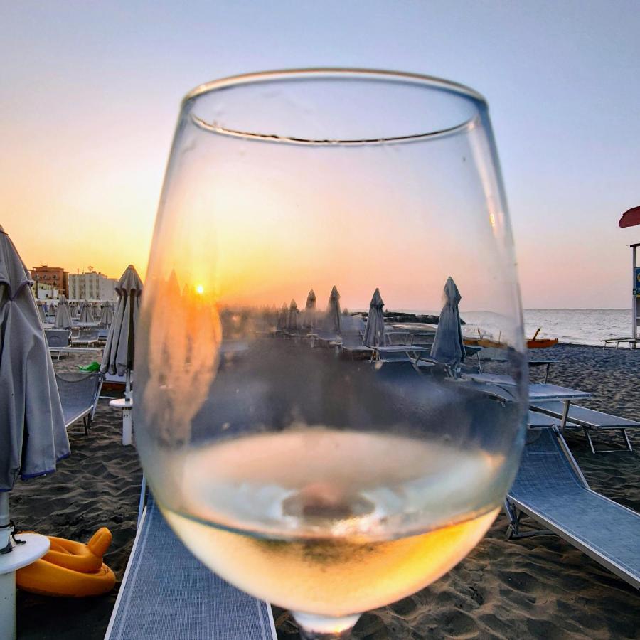 Hotel Adria B&B - Colazione Fino Alle 12 Misano Adriatico Ngoại thất bức ảnh