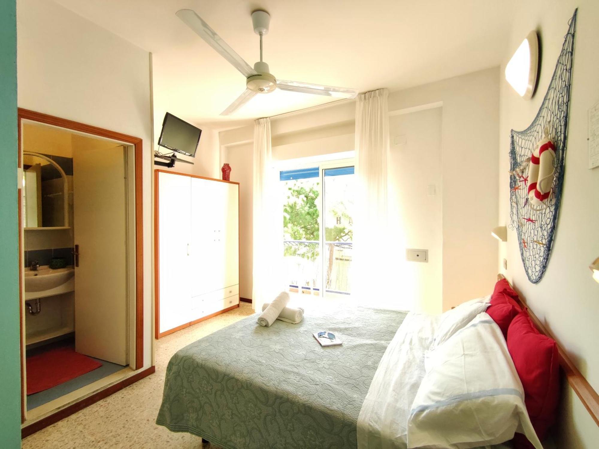 Hotel Adria B&B - Colazione Fino Alle 12 Misano Adriatico Phòng bức ảnh